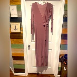 Marve colored  floor link maxi long sleeve dress. XL 95% polyester 5% spandex.